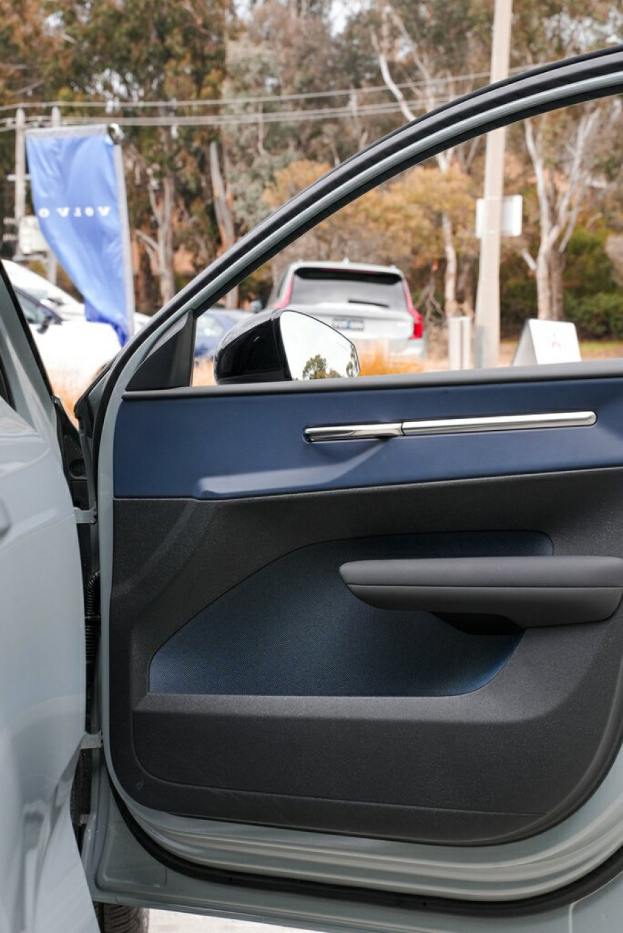 2024 MY25 Volvo EX30  Single Motor Extended Range Ultra SUV Image 18