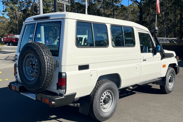 2025 Toyota LandCruiser GDJL78R (Troopcarrier) Workmate Troopcarrier Troop Carrier Image 2