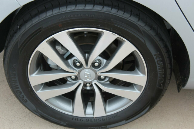 2019 [SOLD]    Mobile Image 13