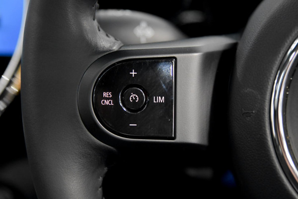2022 MINI Cooper F55 LCI-2 C Classic Hatch image 11