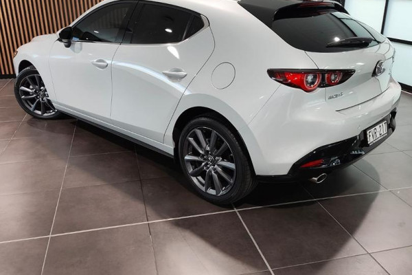 2025 Mazda 3 BP Series G20 Touring Hatch Image 2