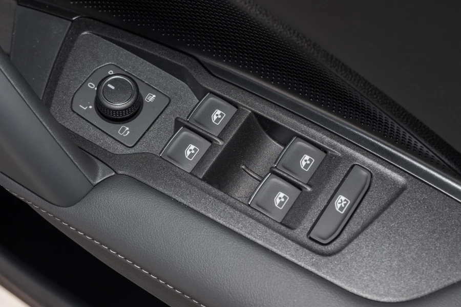2026 Volkswagen Tayron R4 150TSI eHybrid Elegance SUV Image 21