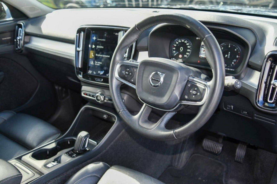 2018 Volvo XC40 XZ D4 Momentum Launch Edition SUV Image 8
