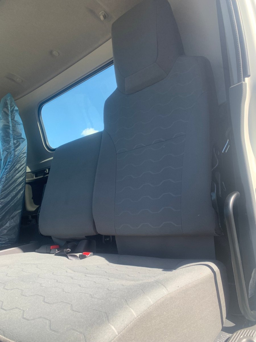 2026 Isuzu  NPS 75-175 MT D34 Cab Chassis Image 12