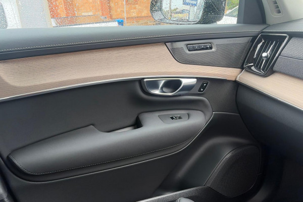 2025 MY26 Volvo XC90 L Series Plus T8 Plug-in Hybrid Dark SUV Image 19