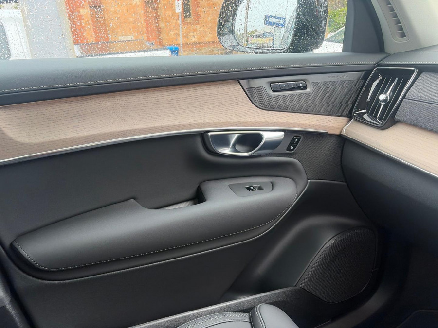2025 MY26 Volvo XC90 L Series Plus T8 Plug-in Hybrid Dark SUV Image 19