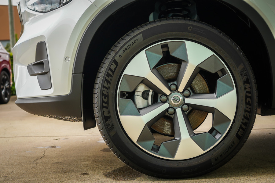2024 MY25 Volvo XC40 XZ Ultra B4 Bright SUV Image 7