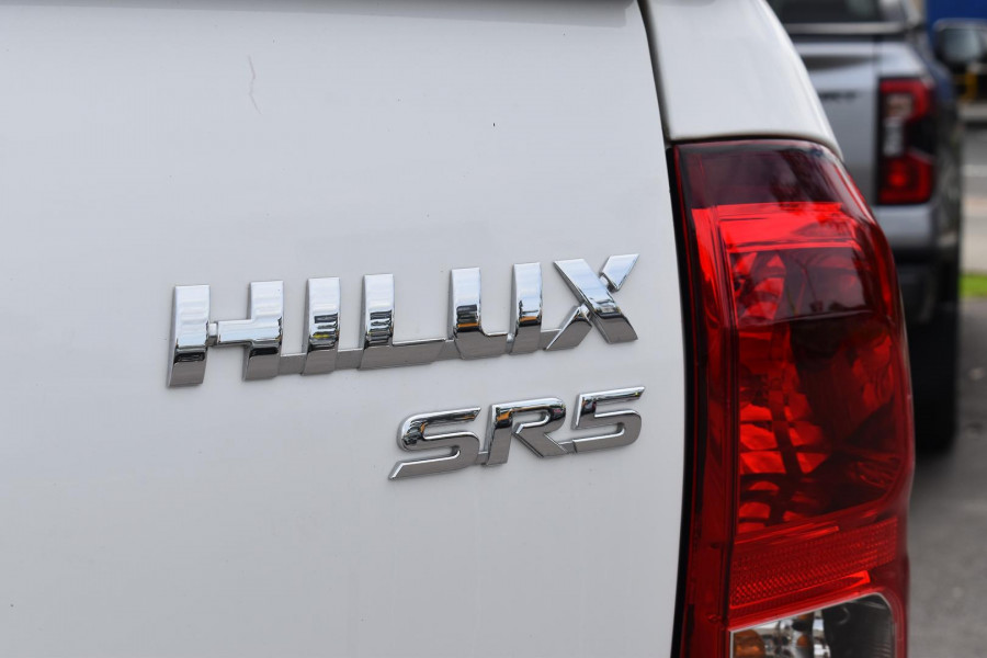 2018 Toyota HiLux  SR5 Double Cab Pick Up Image 17