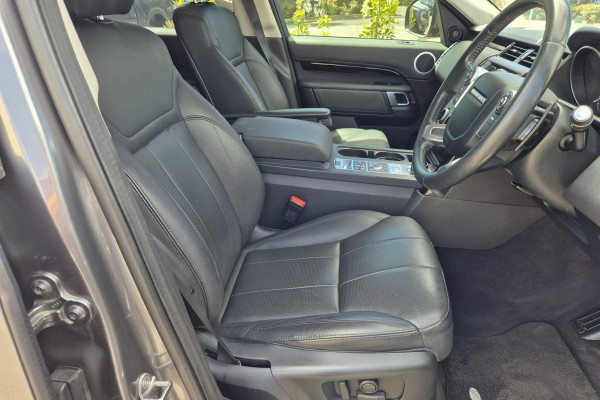2017 Land Rover Discovery Series 5 SE SUV Image 16