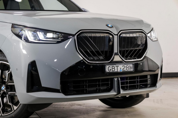 2025 BMW X3 G45 30e xDrive SUV image 2