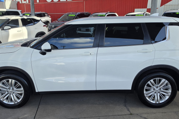2024 Mitsubishi Outlander ZM LS SUV Image 4