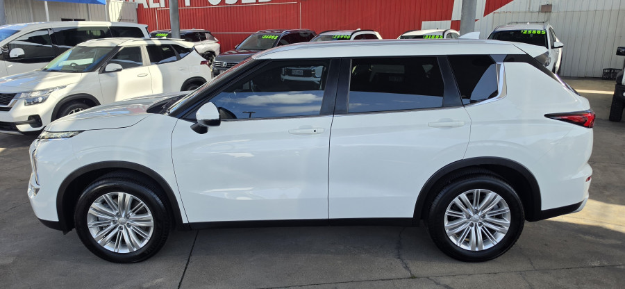 2024 Mitsubishi Outlander ZM LS SUV Image 4