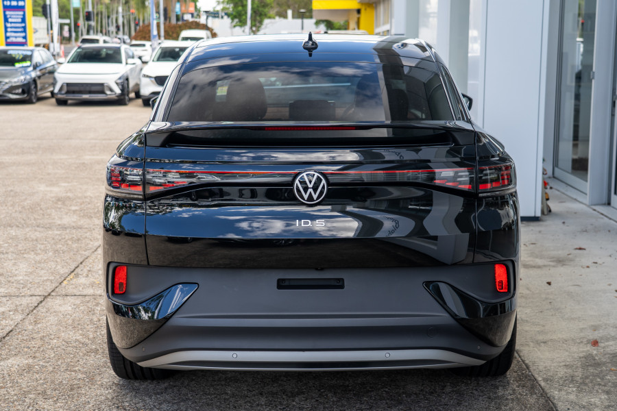 2025 Volkswagen ID. 5 E2 Pro SUV Image 5