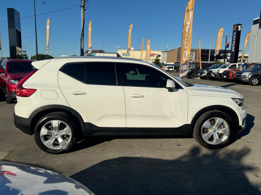 2019 Volvo XC40 XZ T4 Momentum SUV Image 5