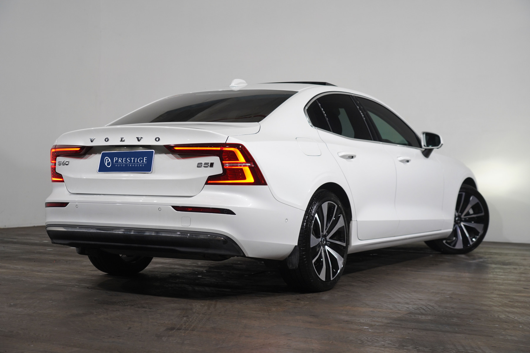 2023 Volvo S60 Ultimate B5 Bright Mhev Sedan Image 7