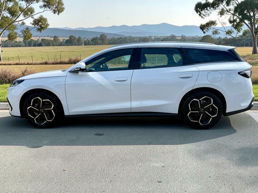 2026 BYD Seal 6  Premium Wagon Image 4
