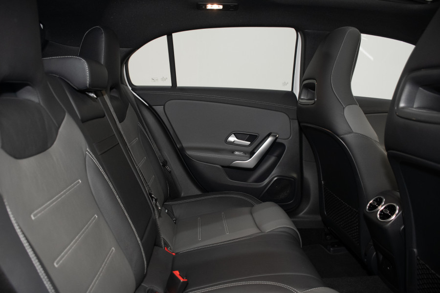 2022 Mercedes-Benz A-Class 4matic Hatch Image 3
