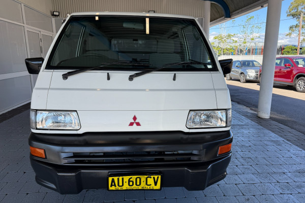 2008 Mitsubishi Express Van