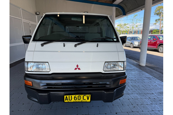 2008 Mitsubishi Express Van
