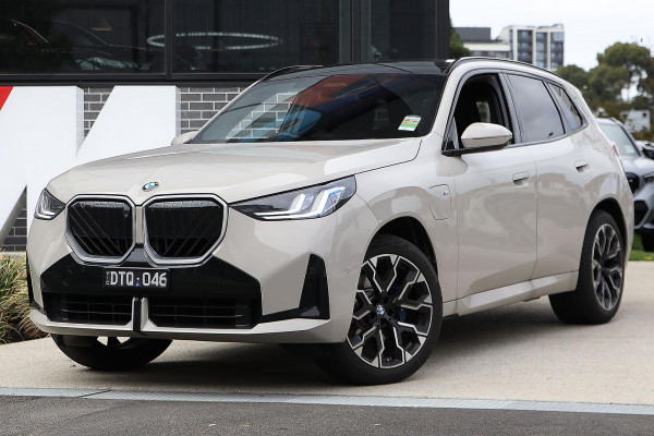 2025 BMW X3 G45 30e xDrive SUV image 2