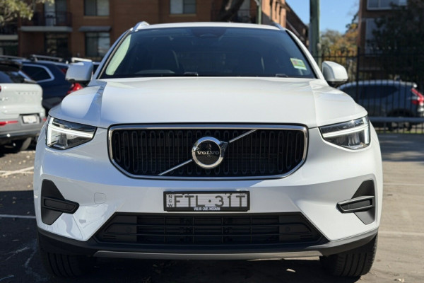 2025 Volvo XC40 XZ Plus B4 SUV Image 7