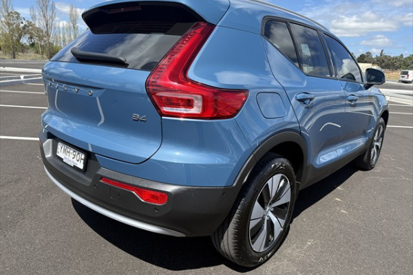 2023 Volvo XC40 XZ Plus B4 SUV Image 4