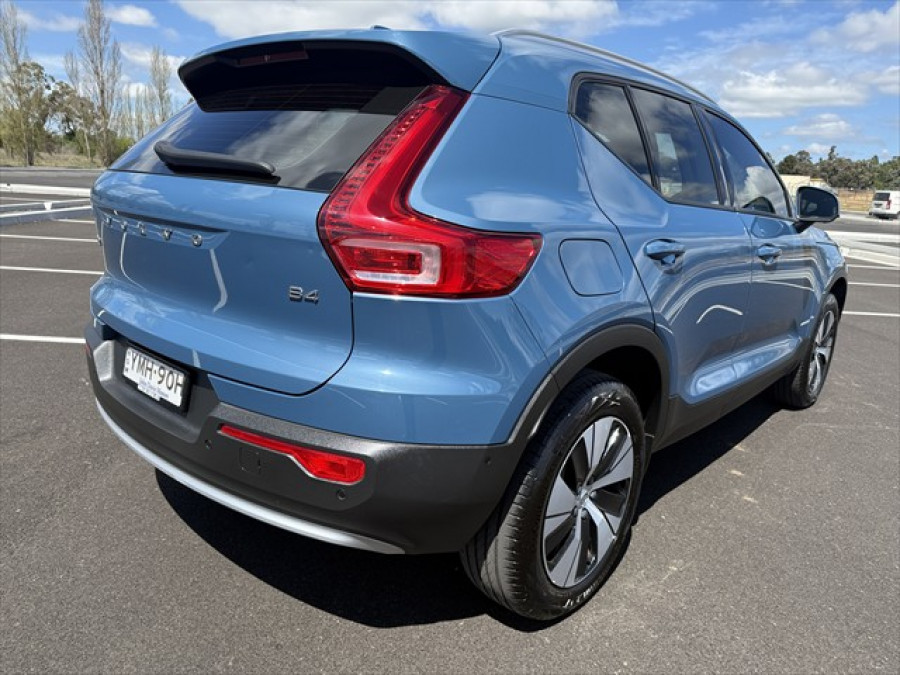 2023 Volvo XC40 XZ Plus B4 SUV Image 4