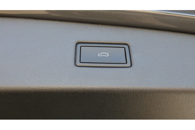2024 Volkswagen Tiguan AX MY24 162TSI R-LINE SUV Image 9