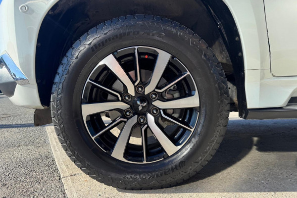 2017 Mitsubishi Pajero Sport QE Exceed SUV Image 24