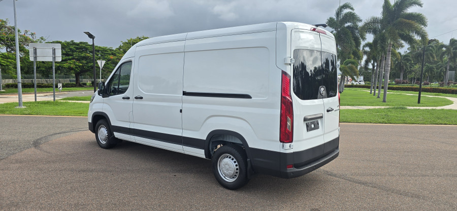 2026 MY25 LDV Deliver 9  Mid Roof LWB Van Image 11
