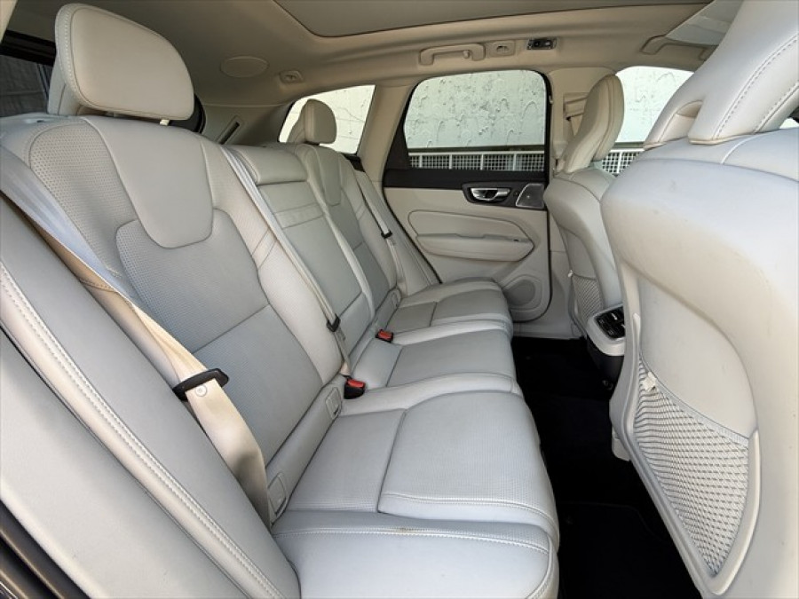 2020 Volvo XC60 UZ D4 Inscription SUV Image 13