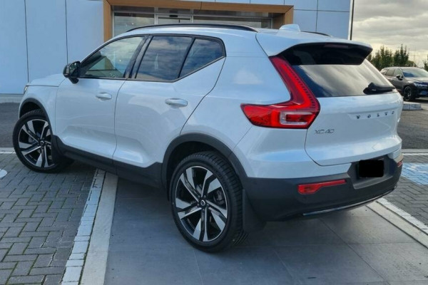 2023 Volvo XC40 XZ Ultimate B5 Dark SUV Image 2