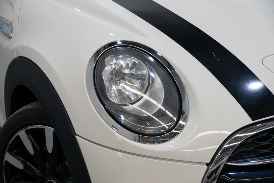 2015 MINI Cooper S Hatch Image 2