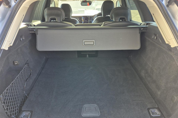 2020 MY21 Volvo XC60 UZ D4 Momentum SUV Image 10