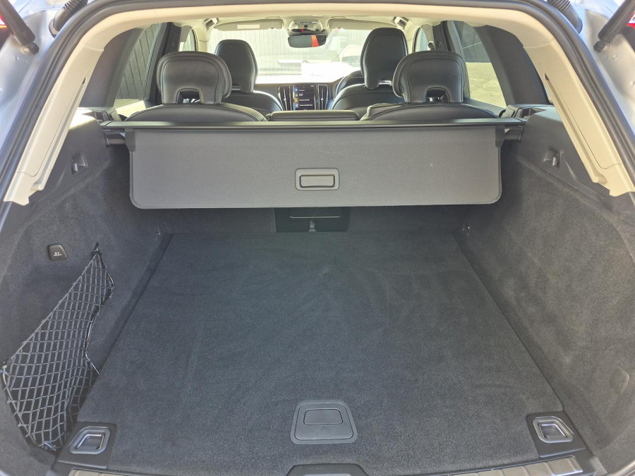 2020 MY21 Volvo XC60 UZ D4 Momentum SUV Image 10