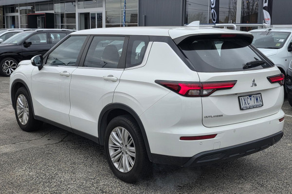 2023 Mitsubishi Outlander ZM ES SUV Image 5
