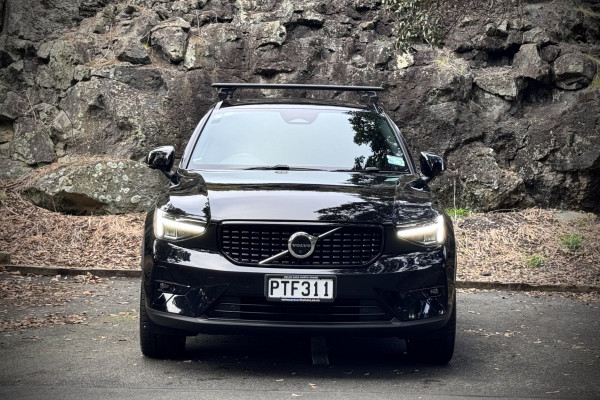 2023 Volvo XC40 XZ Ultimate B5 Dark SUV Image 2