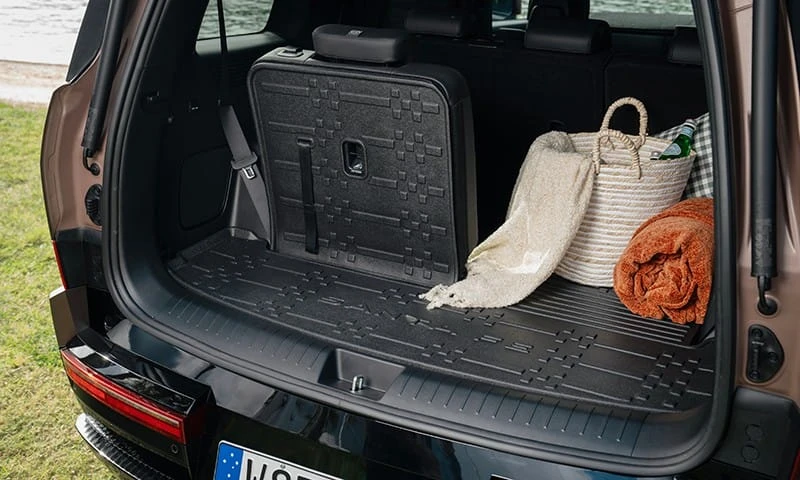 Cargo liner tray | seat back