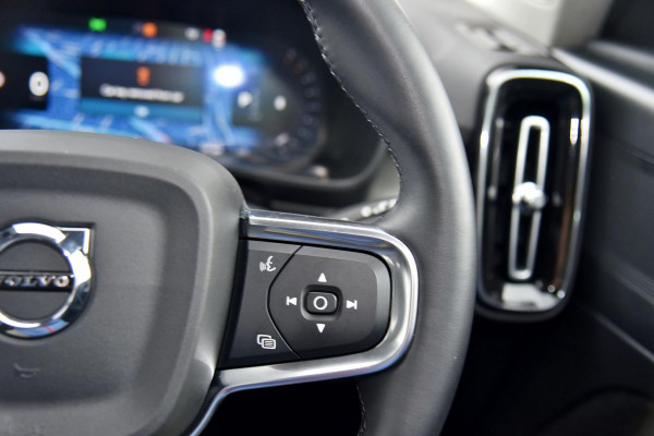 2025 Volvo XC40 XZ Plus B4 SUV Image 11