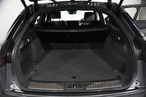 2023 Land Rover Range Rover Velar L560 P250 R-Dynamic SE SUV image 31