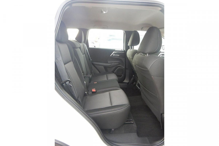 2024 Mitsubishi Outlander ZM ES SUV Image 15