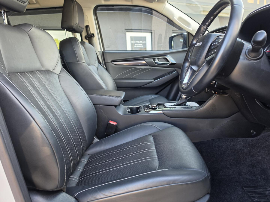 2023 Isuzu MU-X RJ LS-T SUV Image 23