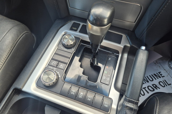2019 Toyota LandCruiser VDJ200R VX SUV Image 25