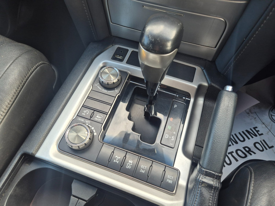 2019 Toyota LandCruiser VDJ200R VX SUV Image 25