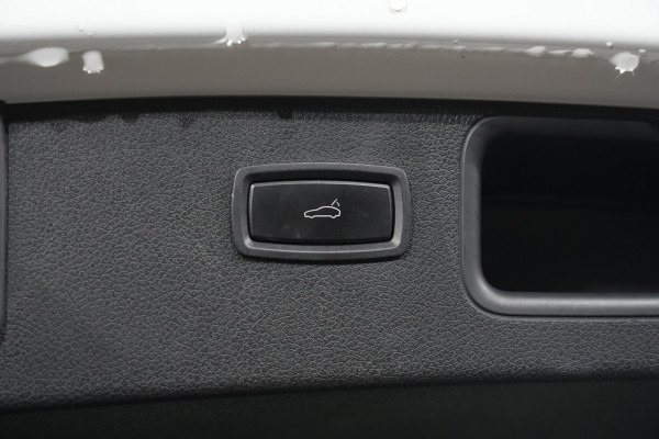 2017 Porsche Macan SUV Image 29