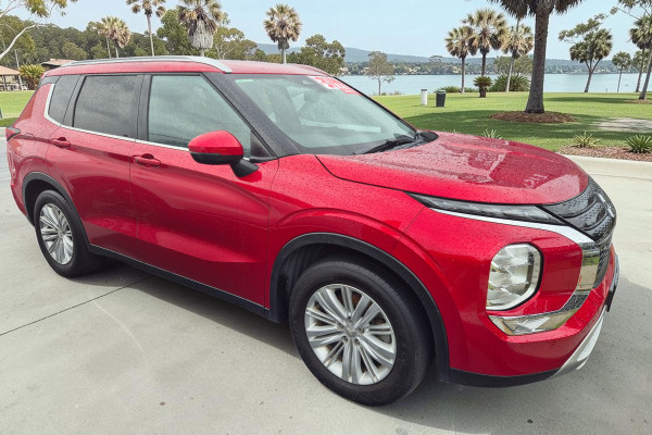 2023 Mitsubishi Outlander ZM LS SUV Image 7