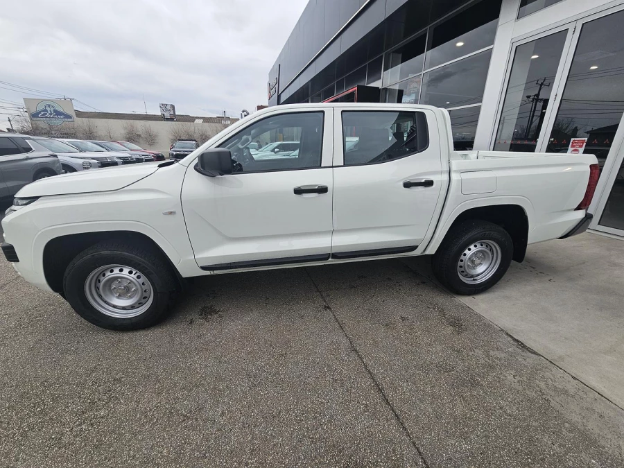 2026 Mitsubishi Triton MV GLX Ute Image 2