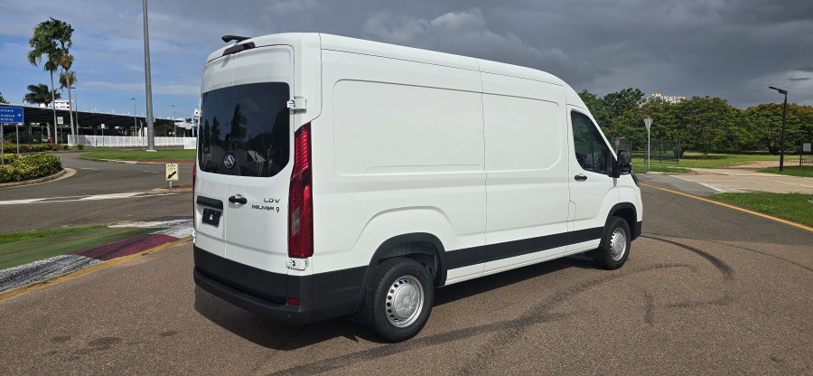 2026 MY25 LDV Deliver 9  Mid Roof LWB Van Image 15