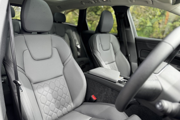 2025 Volvo XC60 UZ Ultra B5 Dark SUV Image 11