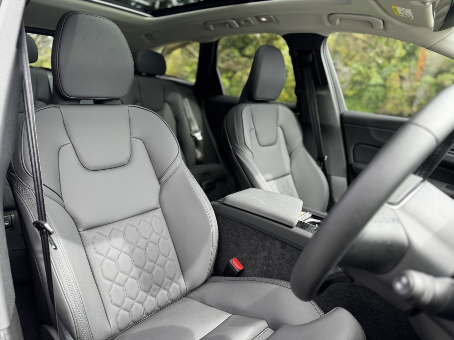 2025 Volvo XC60 UZ Ultra B5 Dark SUV Image 11
